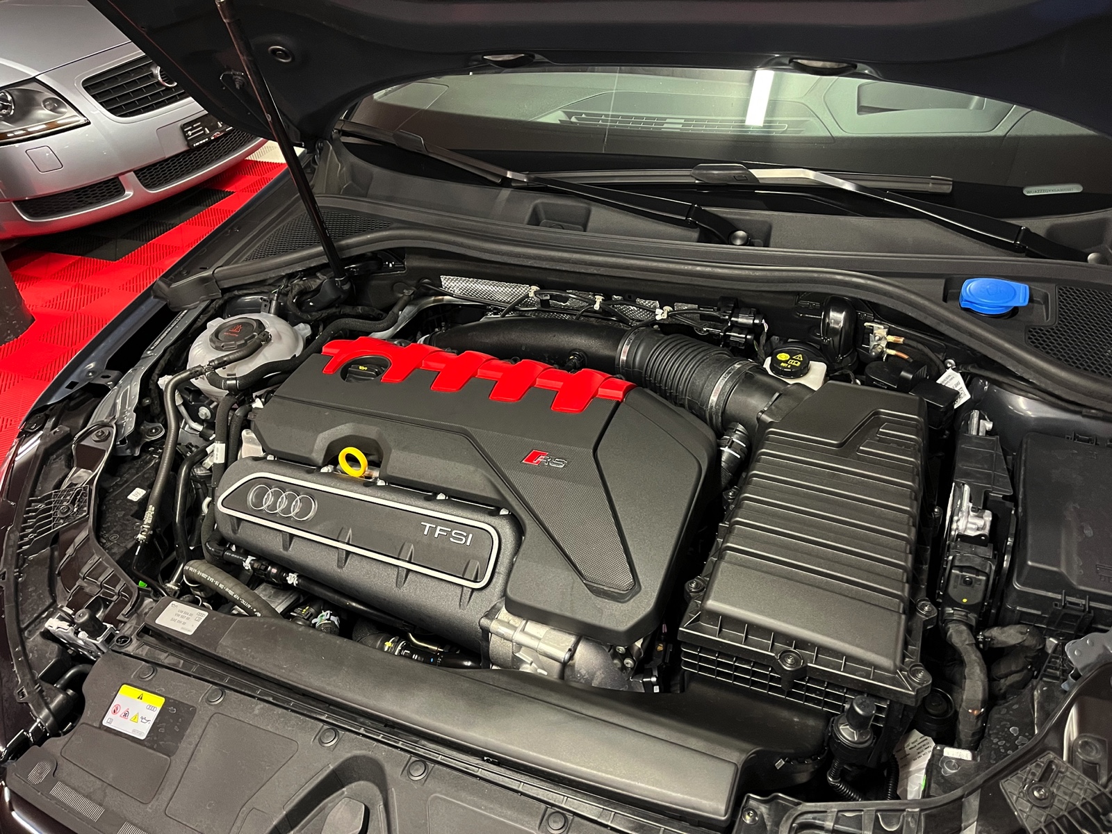 
								AUDI RS3 Sportback 2.5 TSI quattro S-tronic en plein écran									