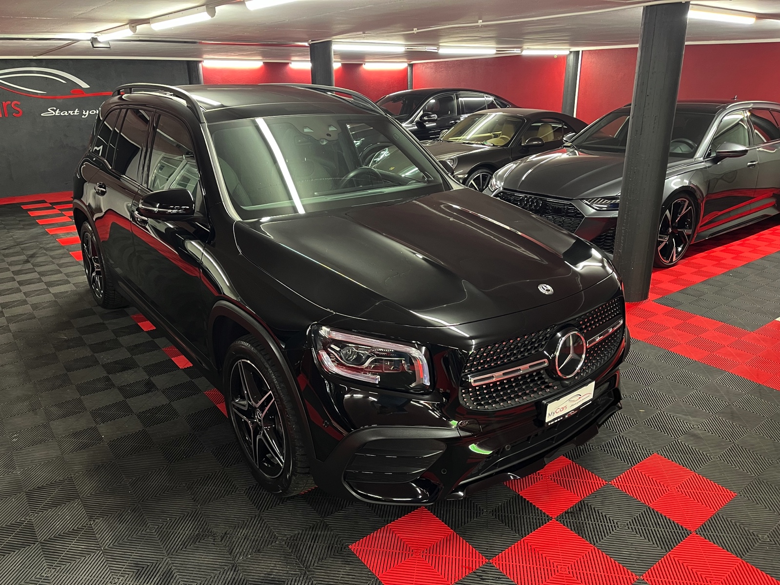
								MERCEDES-BENZ GLB 250 4Matic AMG Line 8G-Tronic en plein écran									
