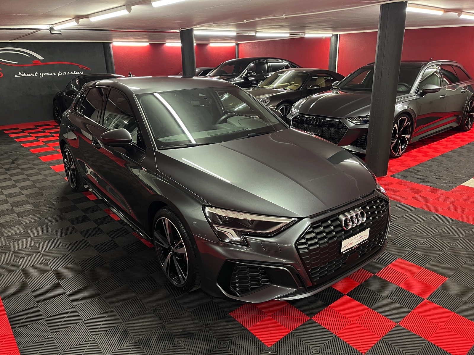 
								AUDI A3 Sportback 35 TFSI S line S-tronic en plein écran									