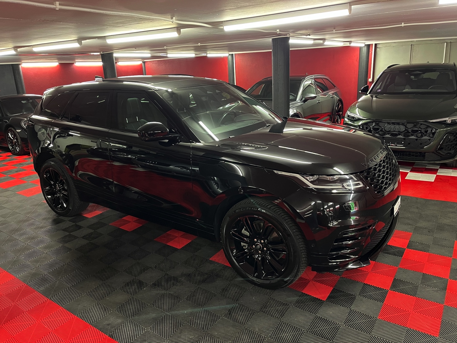 
								LAND ROVER Range Rover Velar R-Dynamic P 250 SE Automatic en plein écran									