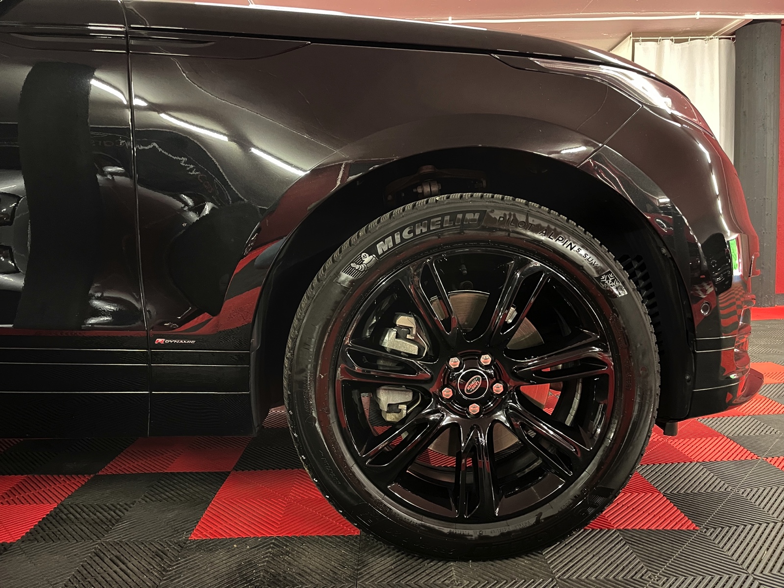
								LAND ROVER Range Rover Velar R-Dynamic P 250 SE Automatic en plein écran									