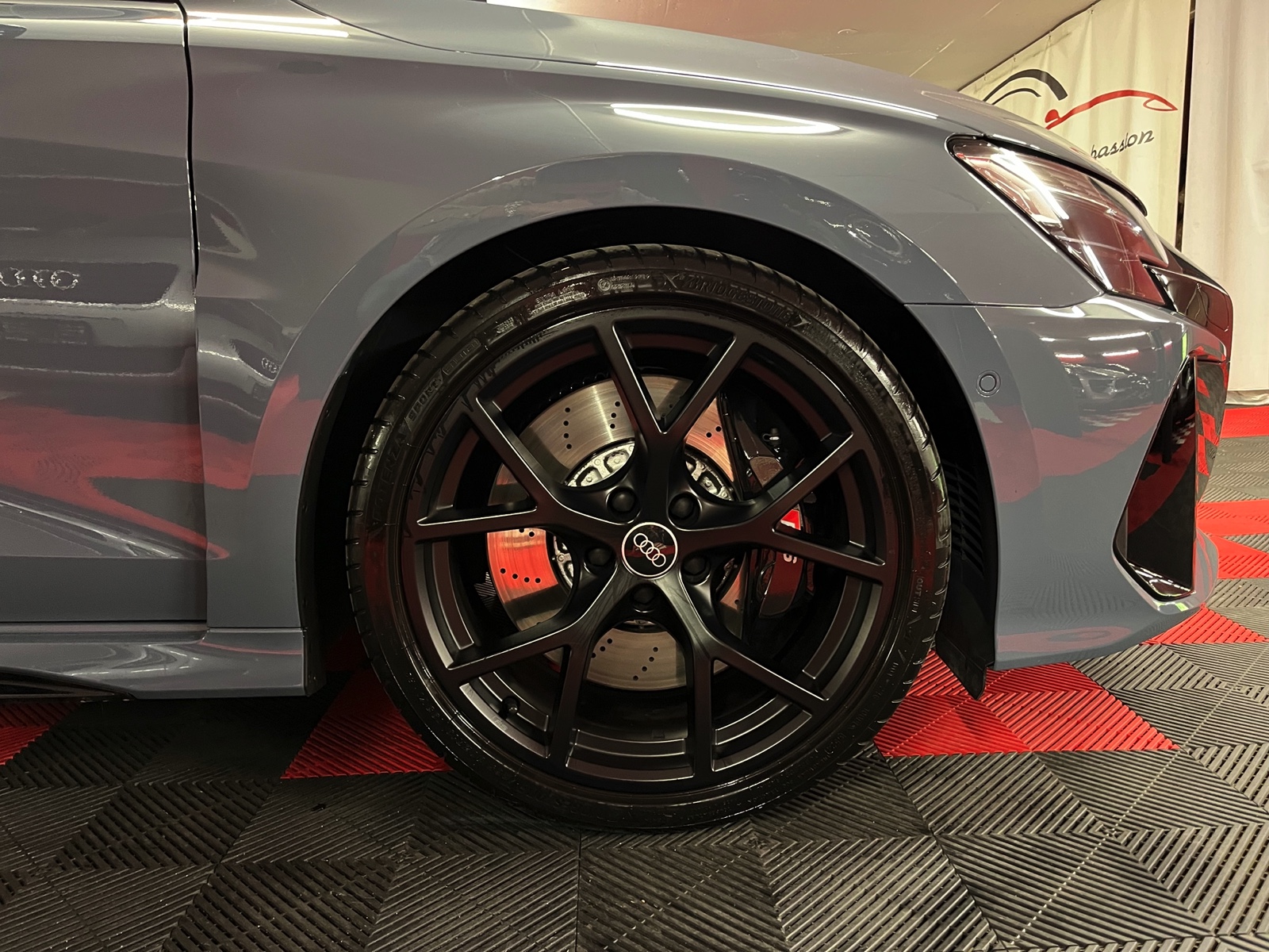 
								AUDI RS3 Sportback 2.5 TSI quattro S-tronic en plein écran									