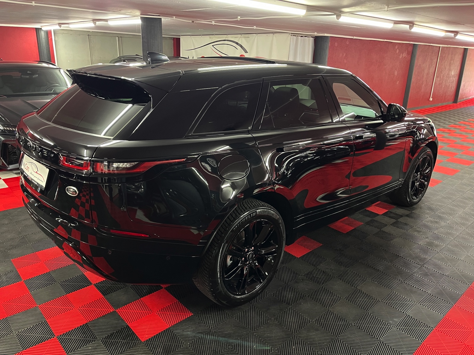 
								LAND ROVER Range Rover Velar R-Dynamic P 250 SE Automatic en plein écran									