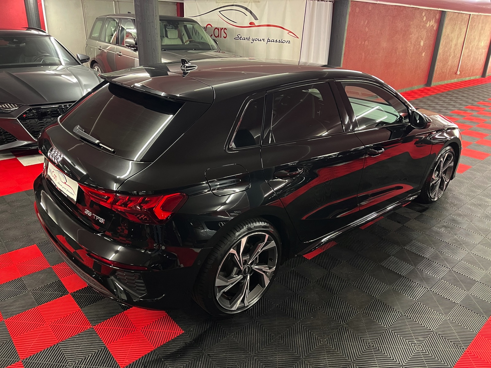 
								AUDI A3 Sportback 35 TFSI S line Attraction S-tronic en plein écran									