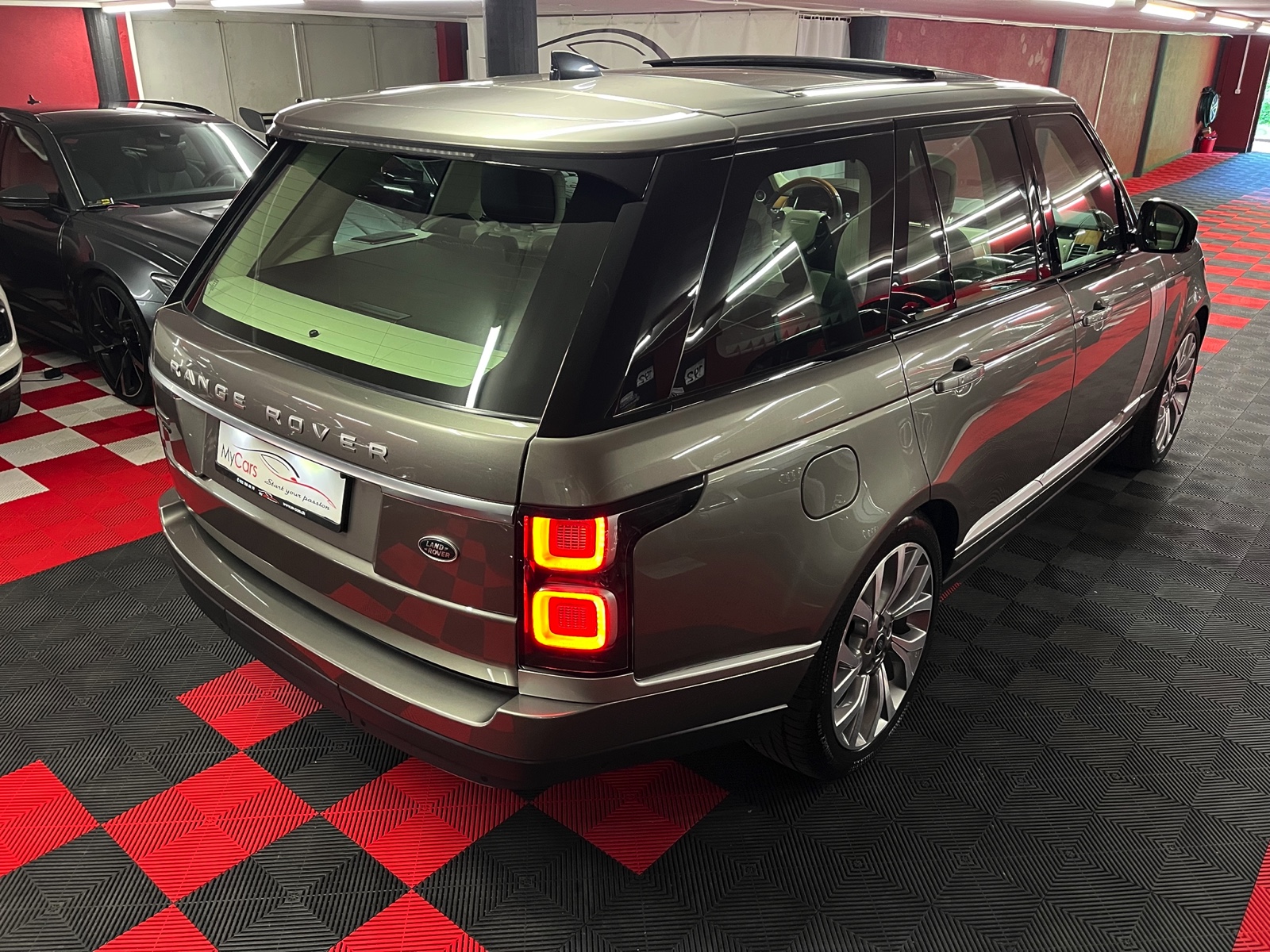 
								LAND ROVER Range Rover 2.0 Si4 P400e PHEV Autobiography Automatic en plein écran									