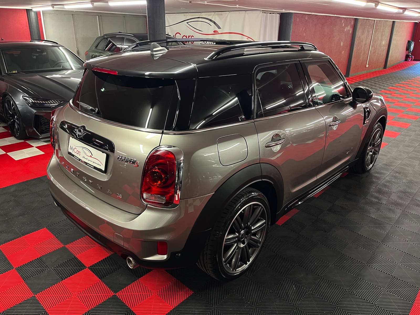 
								MINI Countryman Cooper S ALL4 Steptronic en plein écran									