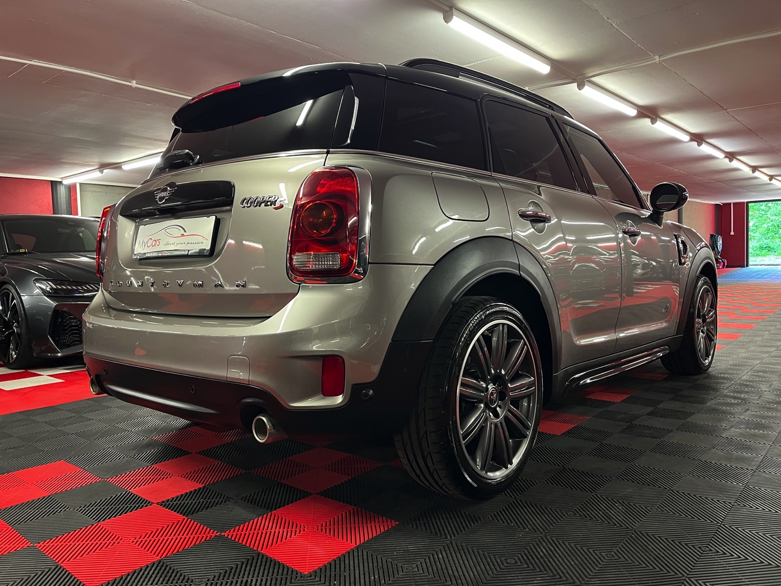 
								MINI Countryman Cooper S ALL4 Steptronic en plein écran									