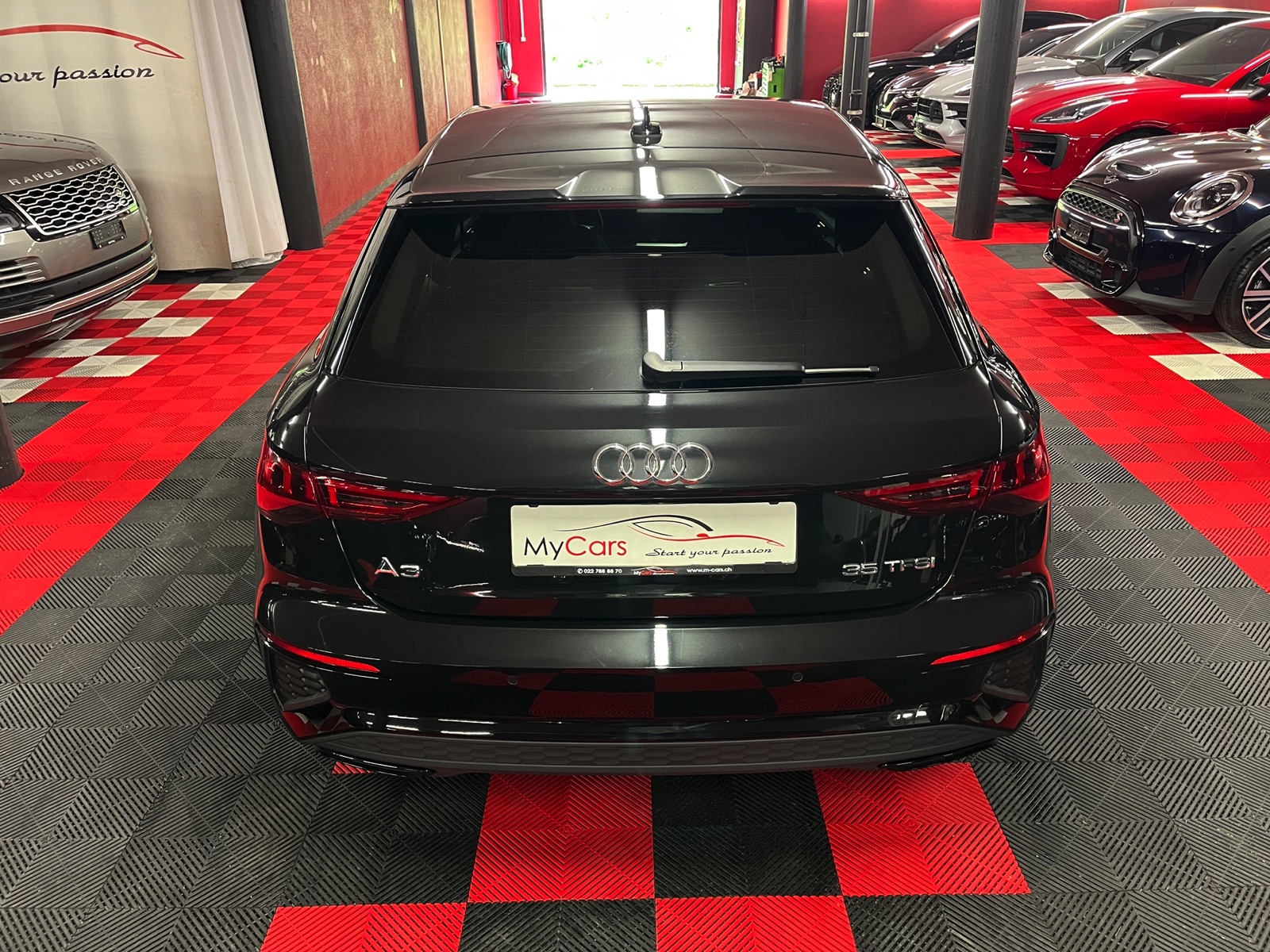 
								AUDI A3 Sportback 35 TFSI S line Attraction S-tronic en plein écran									