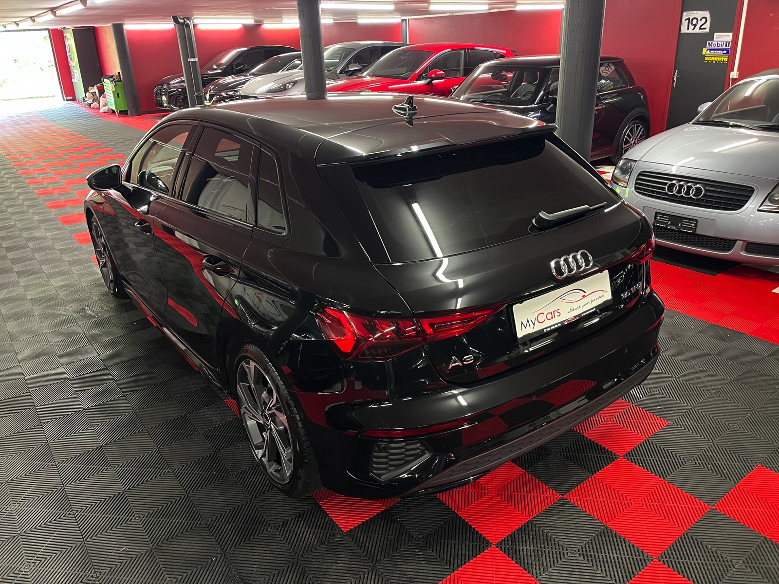 
								AUDI A3 Sportback 35 TFSI S line Attraction S-tronic en plein écran									