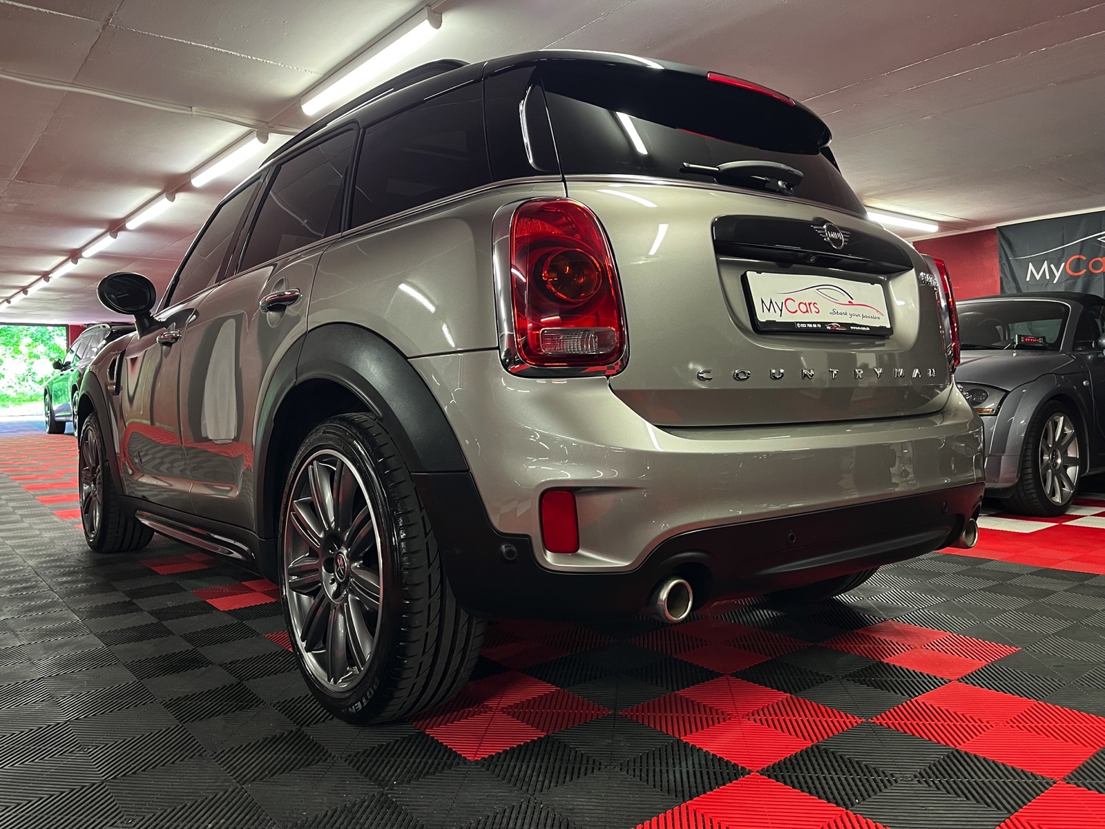 
								MINI Countryman Cooper S ALL4 Steptronic en plein écran									