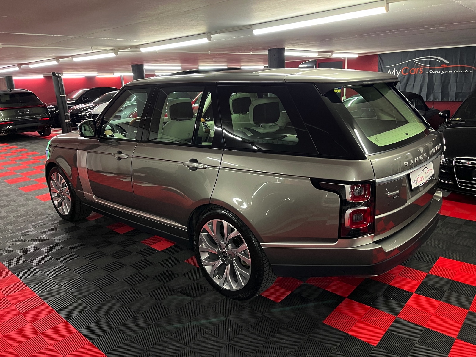 
								LAND ROVER Range Rover 2.0 Si4 P400e PHEV Autobiography Automatic en plein écran									