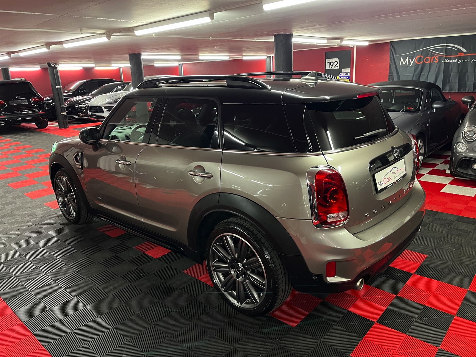 
								MINI Countryman Cooper S ALL4 Steptronic en plein écran									