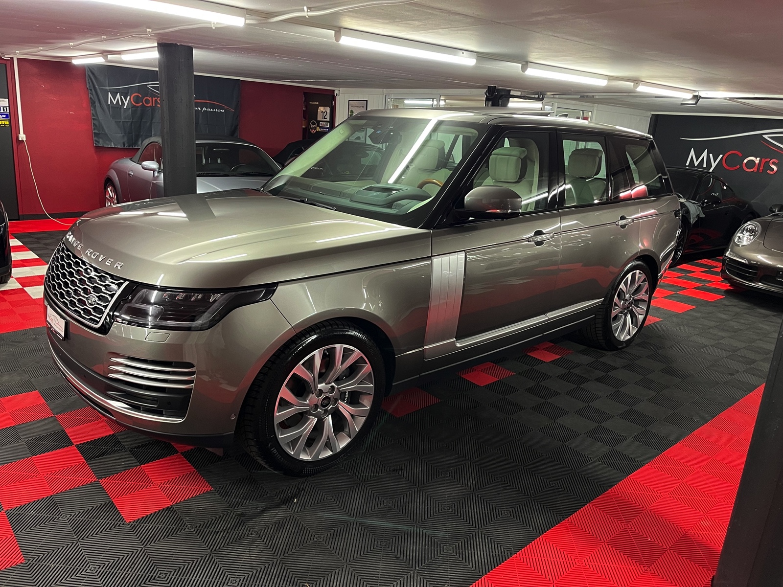 
								LAND ROVER Range Rover 2.0 Si4 P400e PHEV Autobiography Automatic en plein écran									