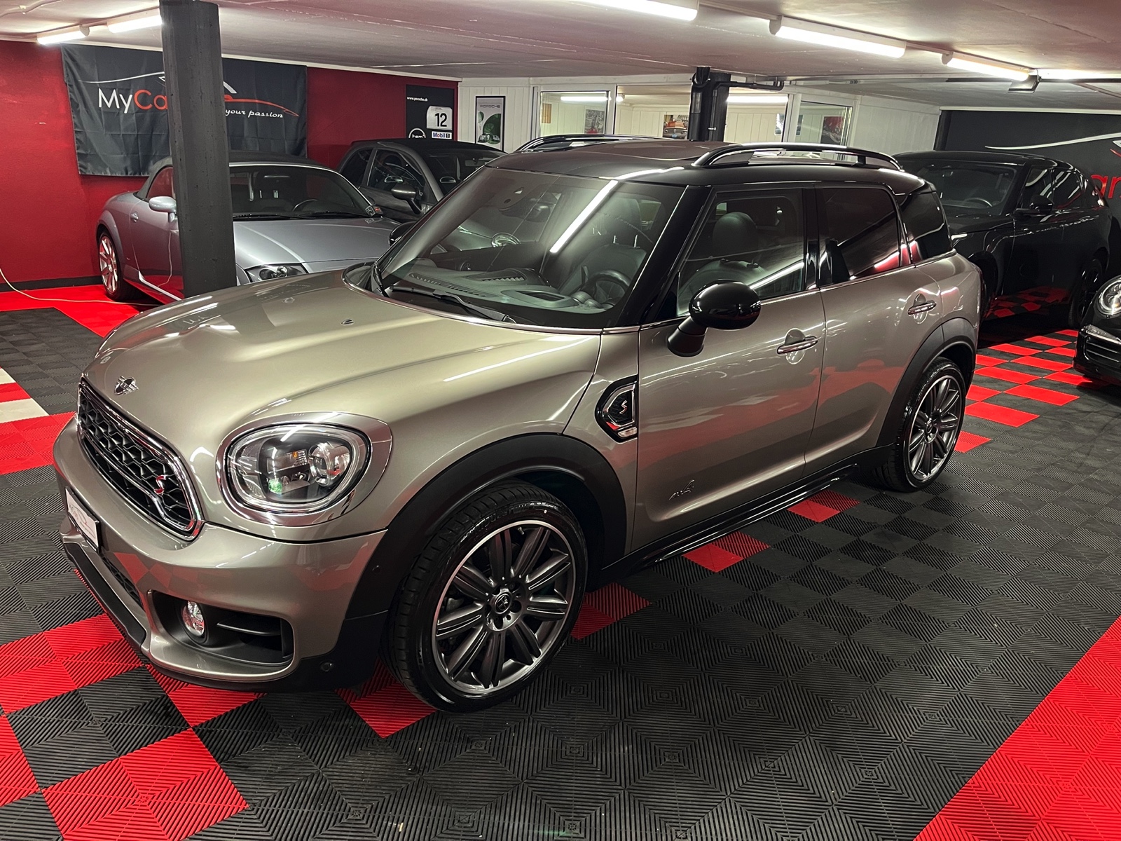 
								MINI Countryman Cooper S ALL4 Steptronic en plein écran									