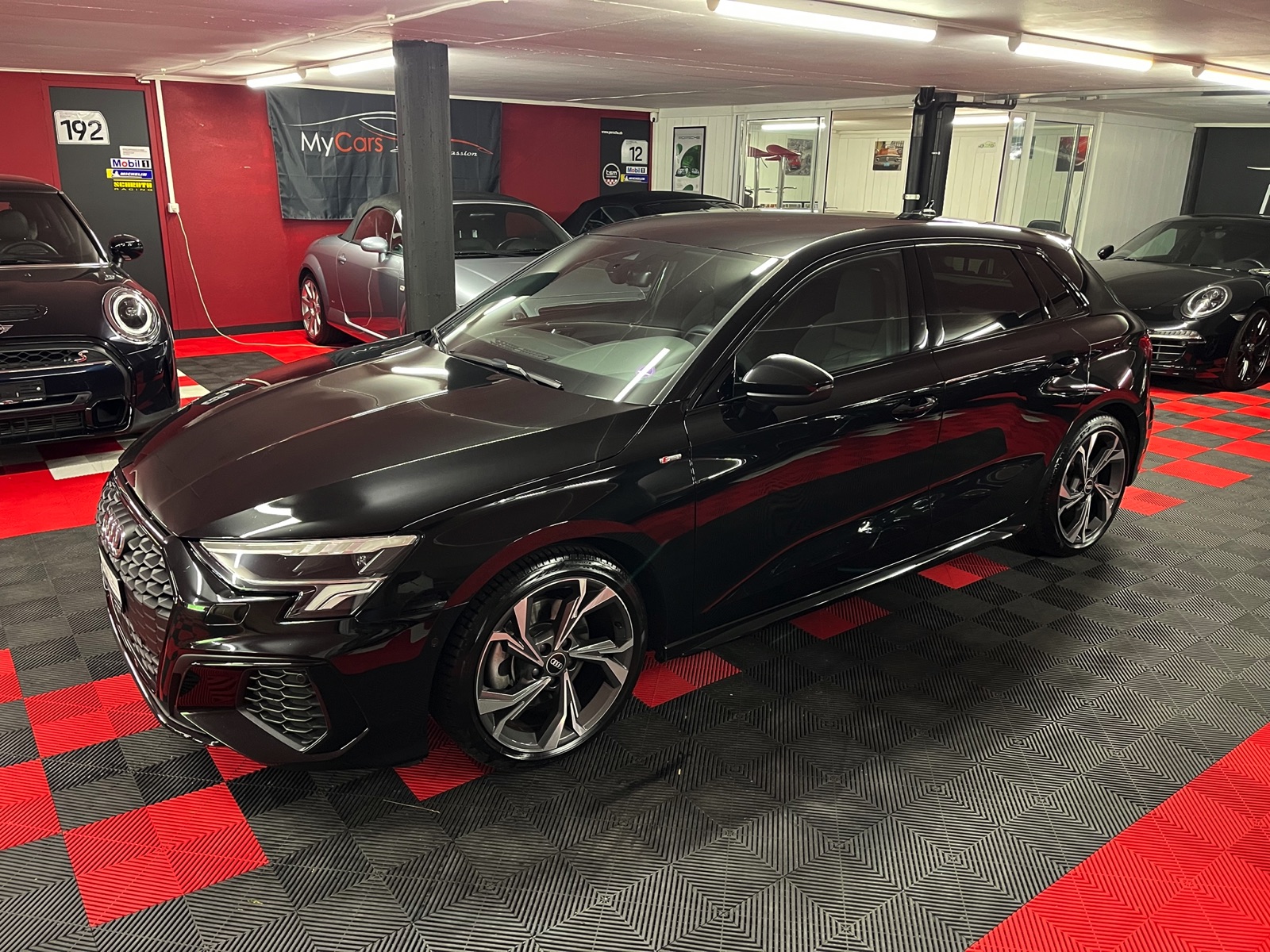
								AUDI A3 Sportback 35 TFSI S line Attraction S-tronic en plein écran									