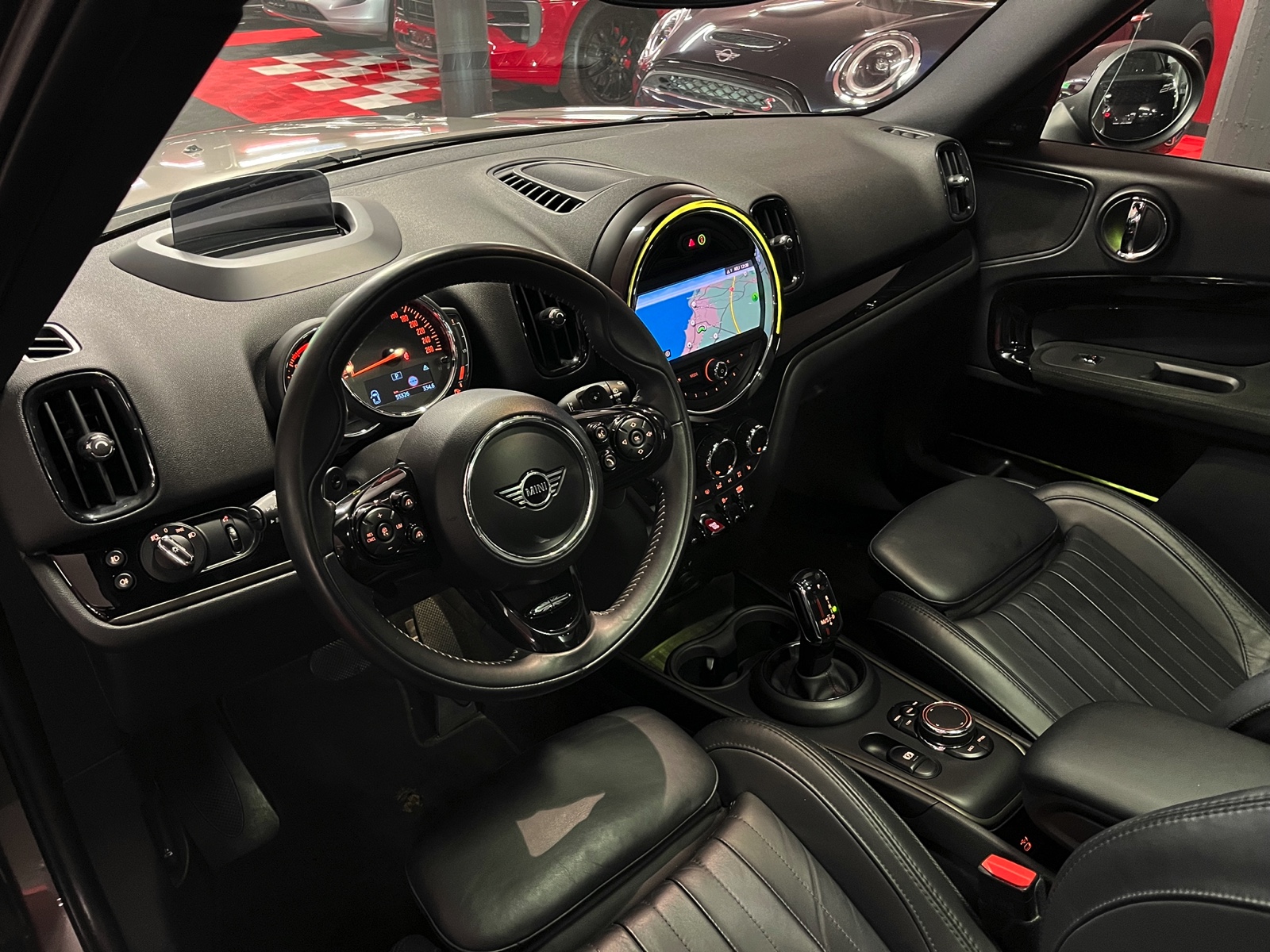 
								MINI Countryman Cooper S ALL4 Steptronic en plein écran									