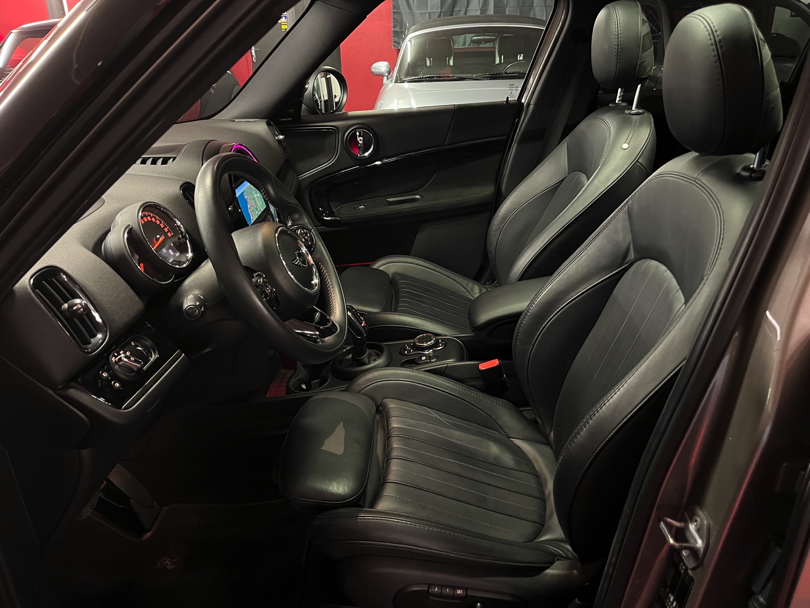 
								MINI Countryman Cooper S ALL4 Steptronic en plein écran									