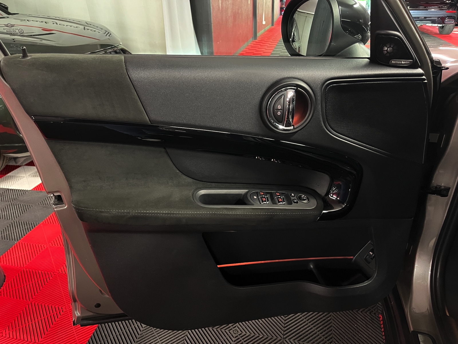 
								MINI Countryman Cooper S ALL4 Steptronic en plein écran									