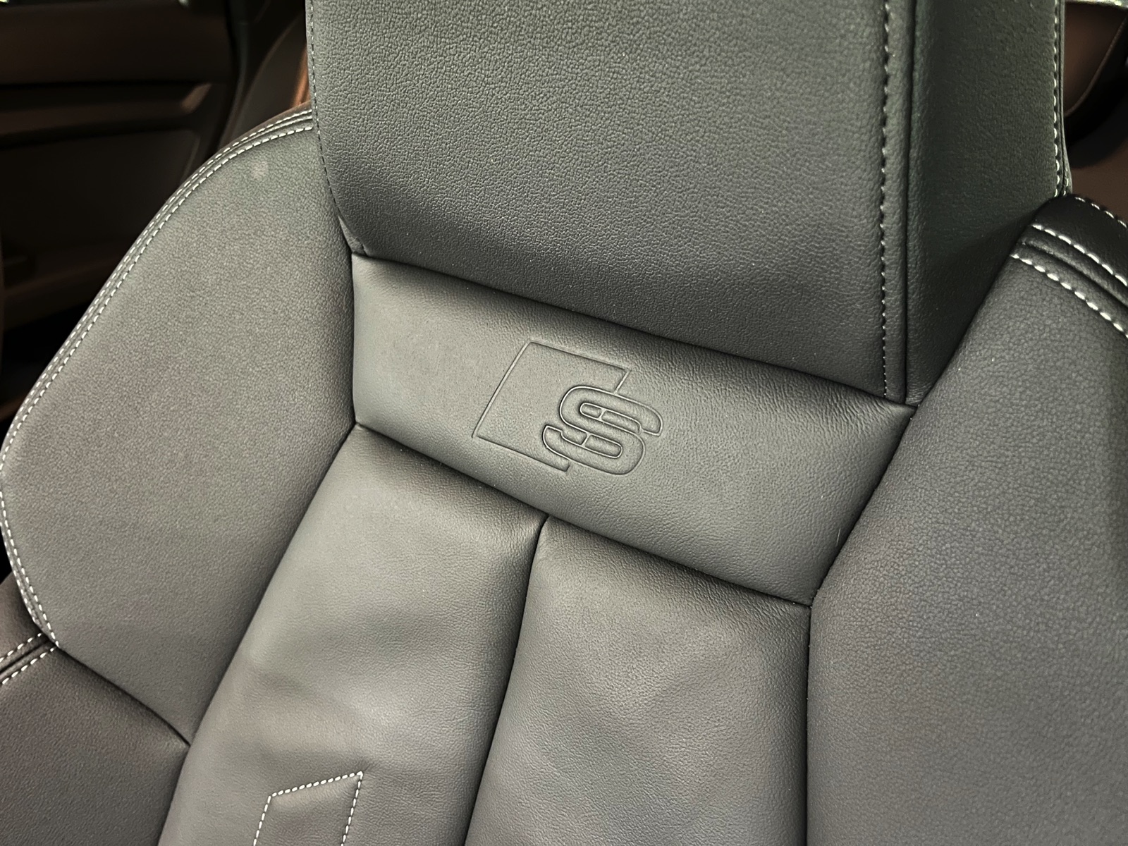 
								AUDI A3 Sportback 35 TFSI S line Attraction S-tronic en plein écran									