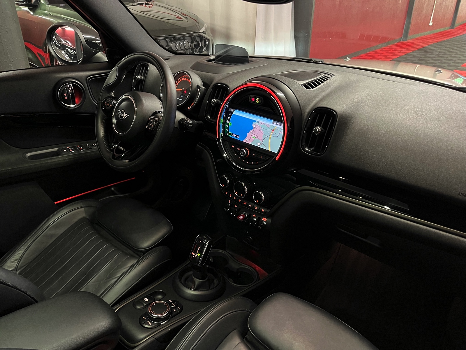 
								MINI Countryman Cooper S ALL4 Steptronic en plein écran									