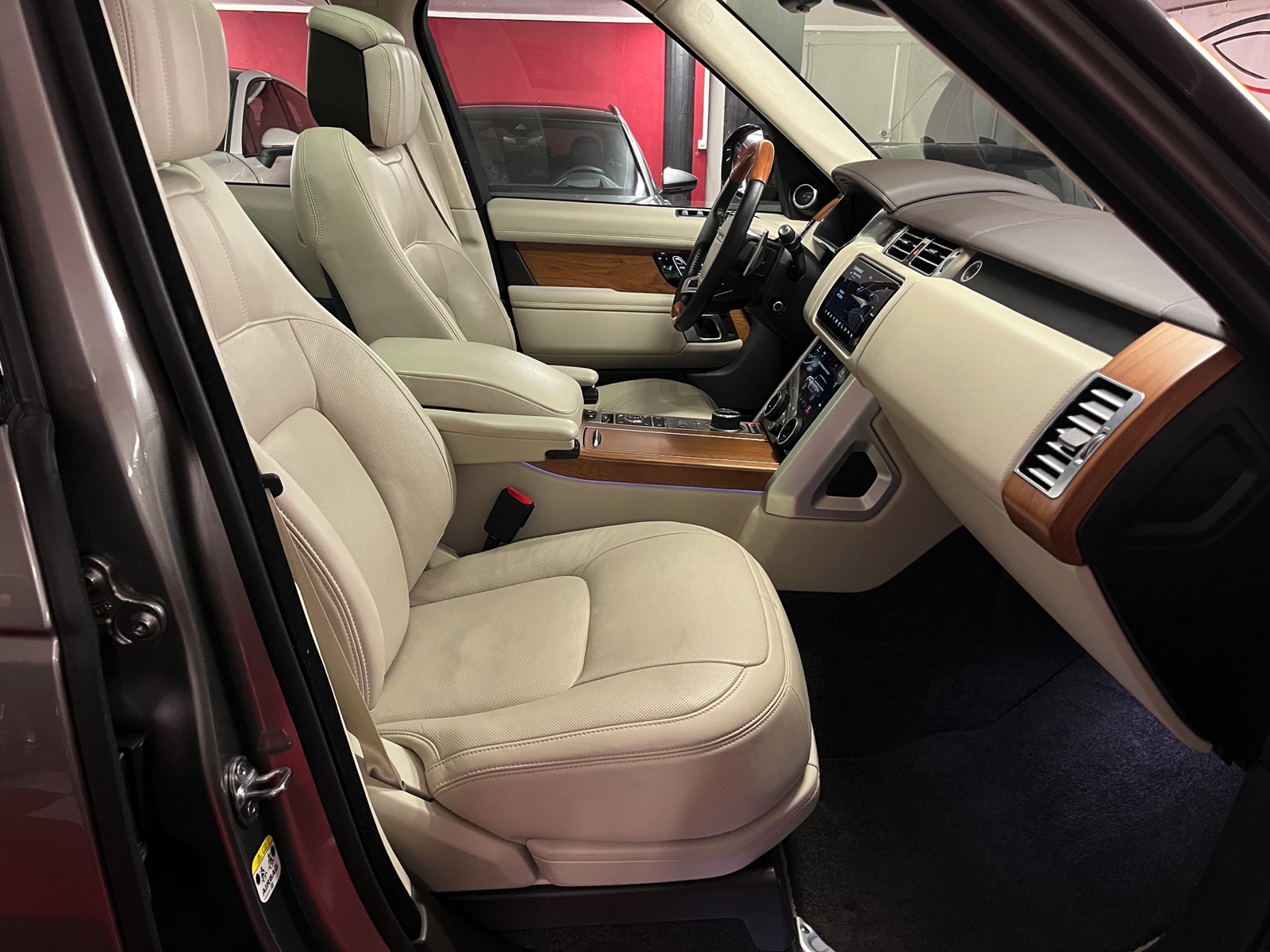 
								LAND ROVER Range Rover 2.0 Si4 P400e PHEV Autobiography Automatic en plein écran									