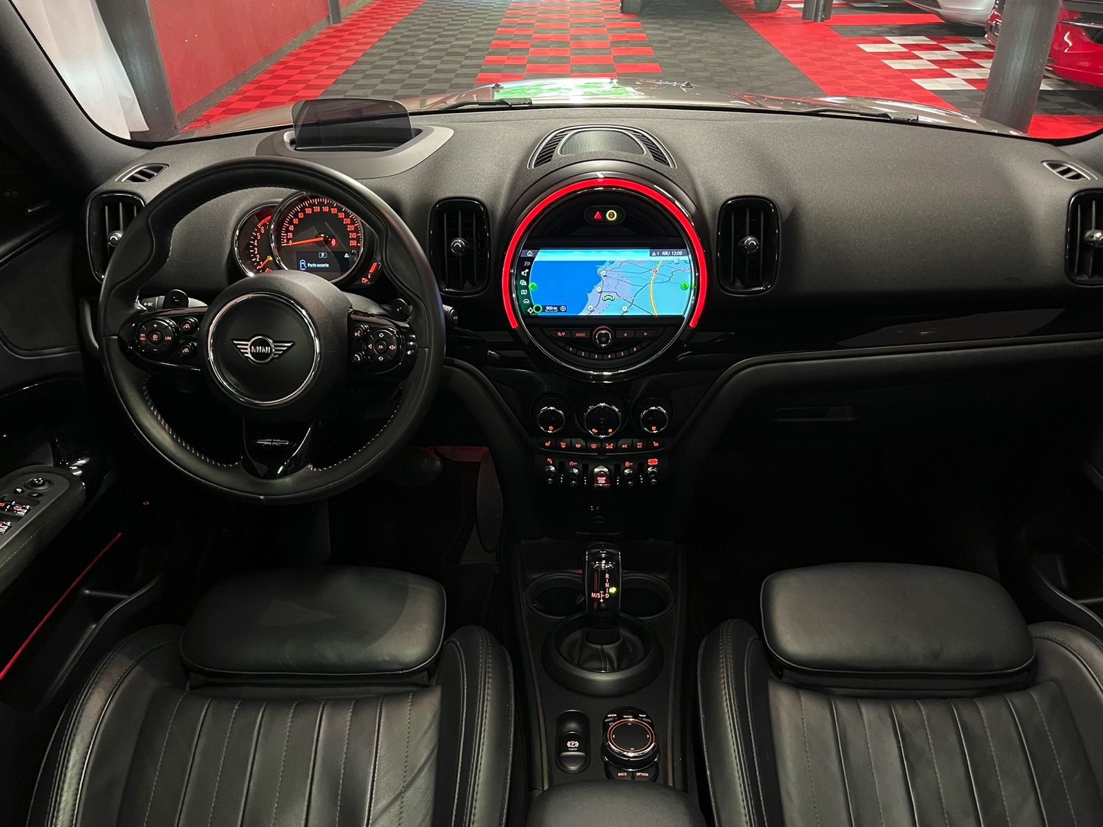 
								MINI Countryman Cooper S ALL4 Steptronic en plein écran									