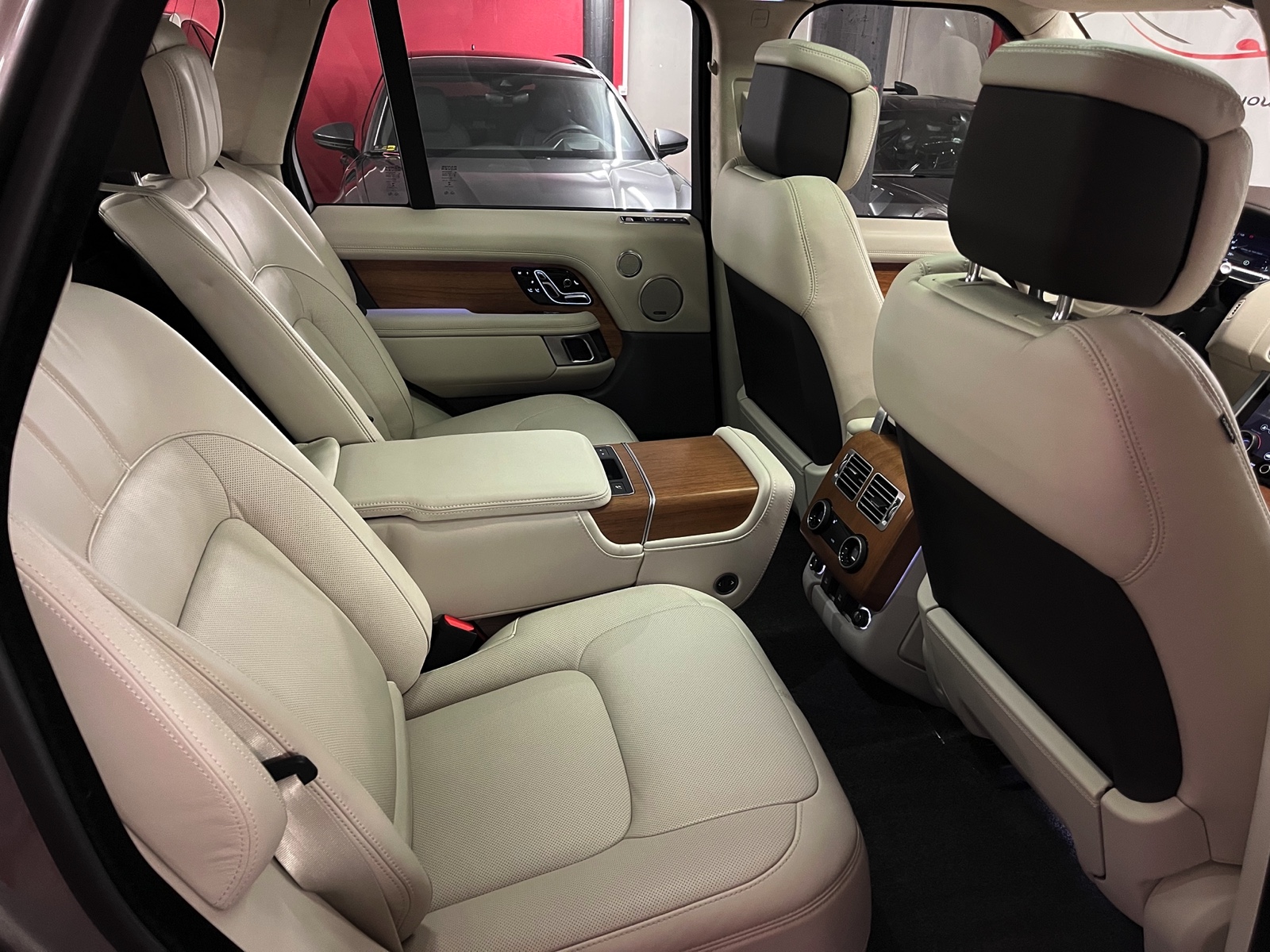 
								LAND ROVER Range Rover 2.0 Si4 P400e PHEV Autobiography Automatic en plein écran									