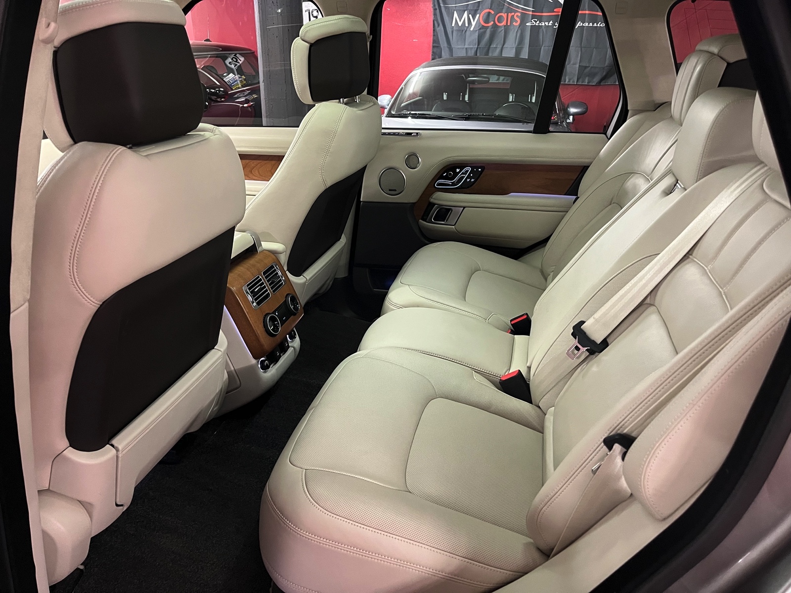
								LAND ROVER Range Rover 2.0 Si4 P400e PHEV Autobiography Automatic en plein écran									