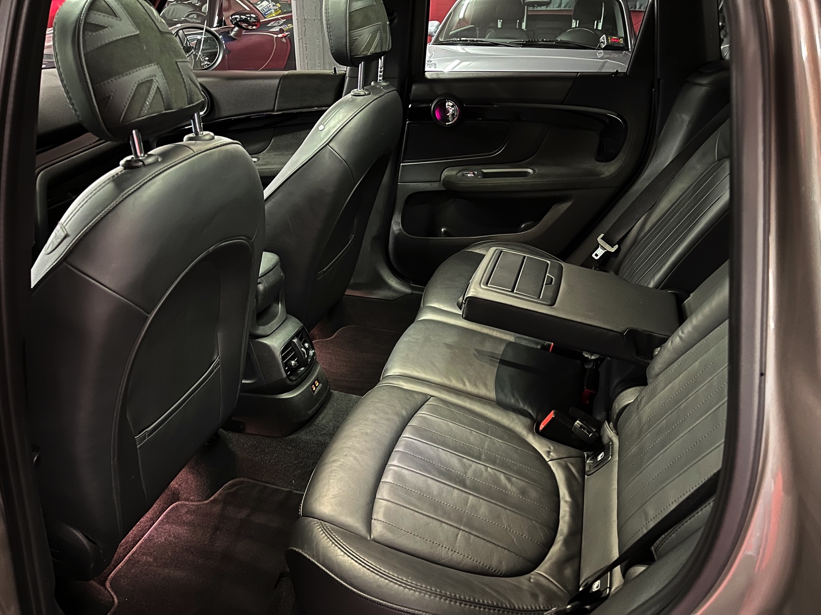 
								MINI Countryman Cooper S ALL4 Steptronic en plein écran									