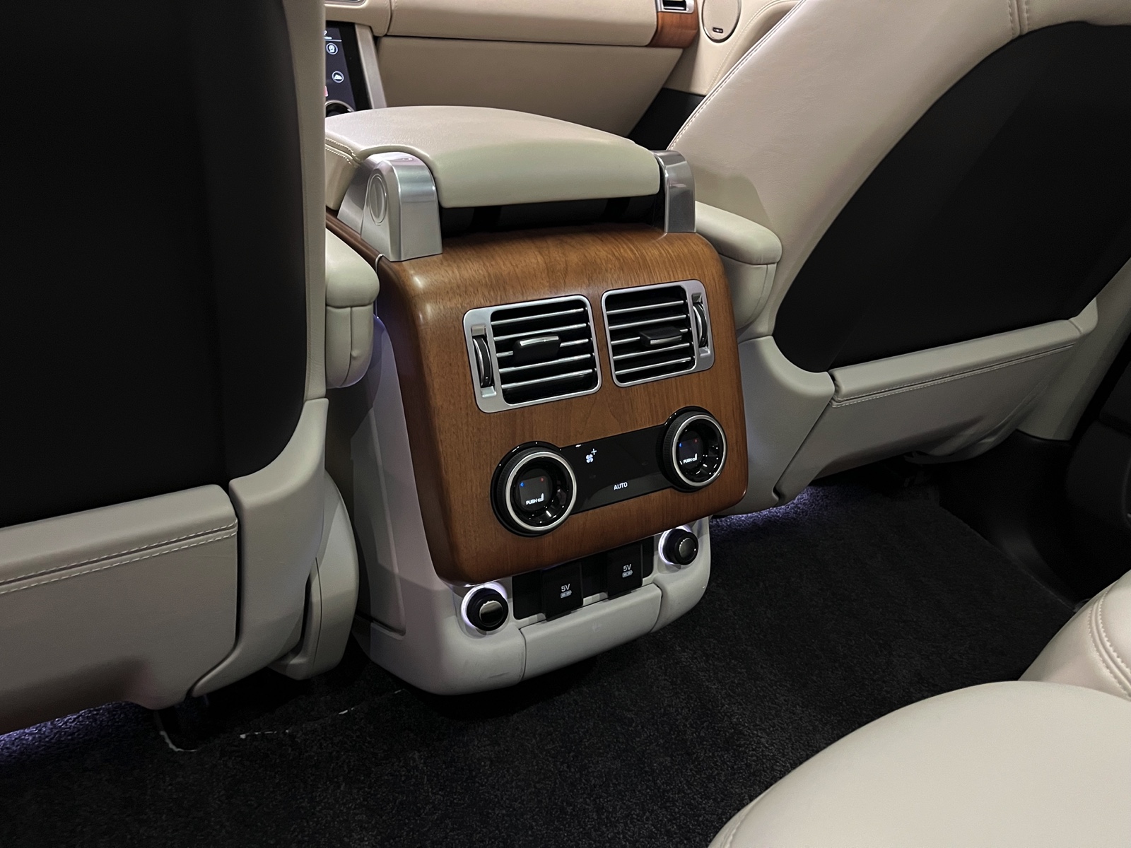 
								LAND ROVER Range Rover 2.0 Si4 P400e PHEV Autobiography Automatic en plein écran									