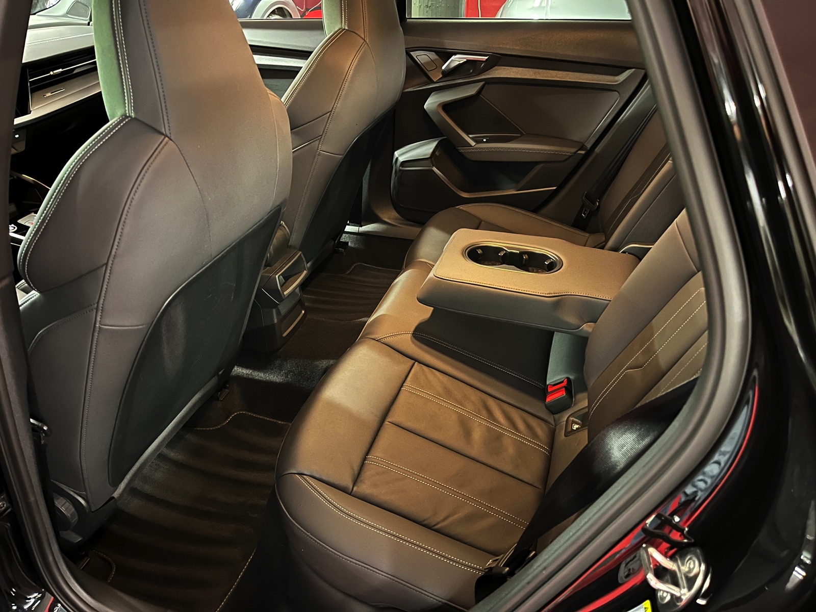 
								AUDI A3 Sportback 35 TFSI S line Attraction S-tronic en plein écran									