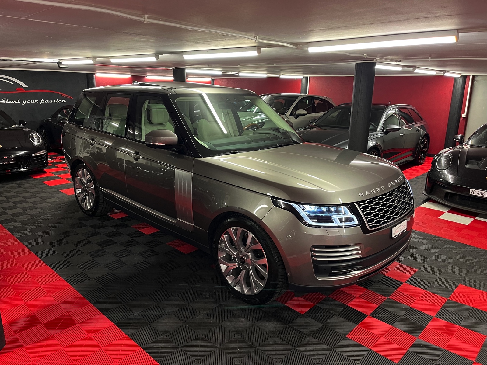 
								LAND ROVER Range Rover 2.0 Si4 P400e PHEV Autobiography Automatic en plein écran									