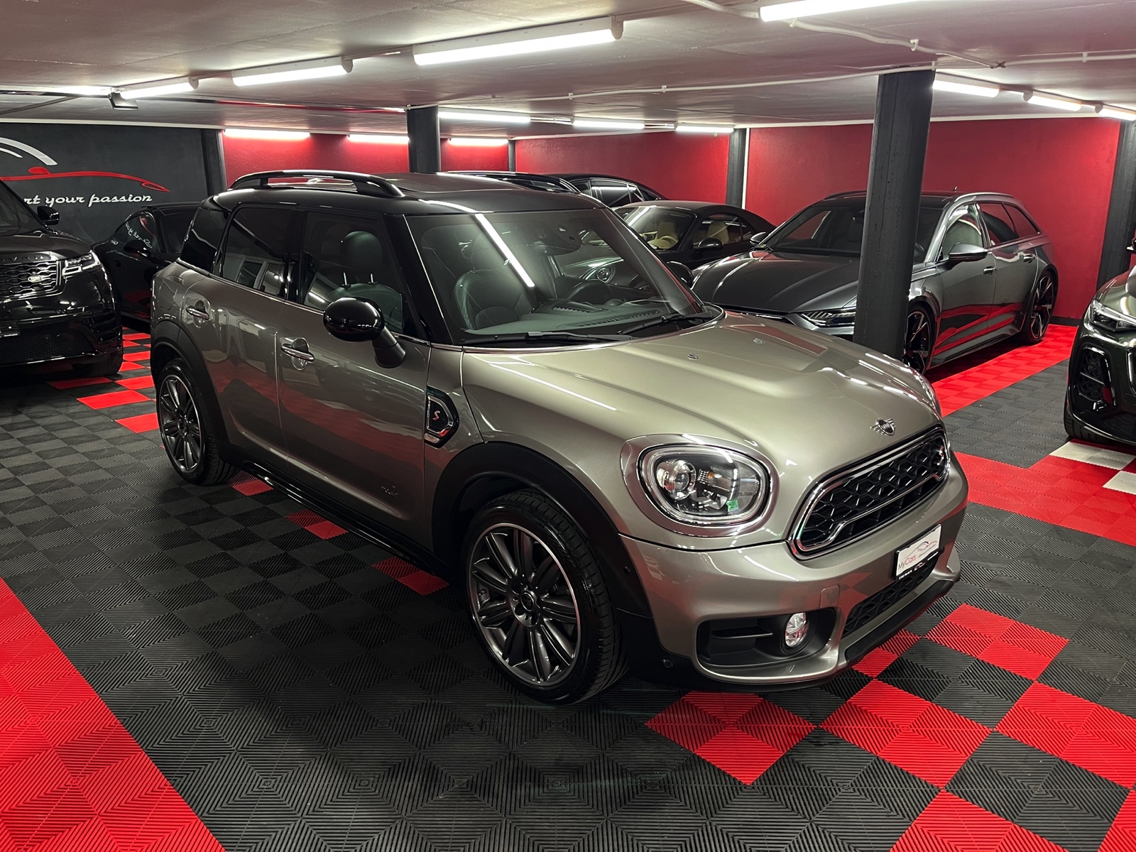 
								MINI Countryman Cooper S ALL4 Steptronic en plein écran									