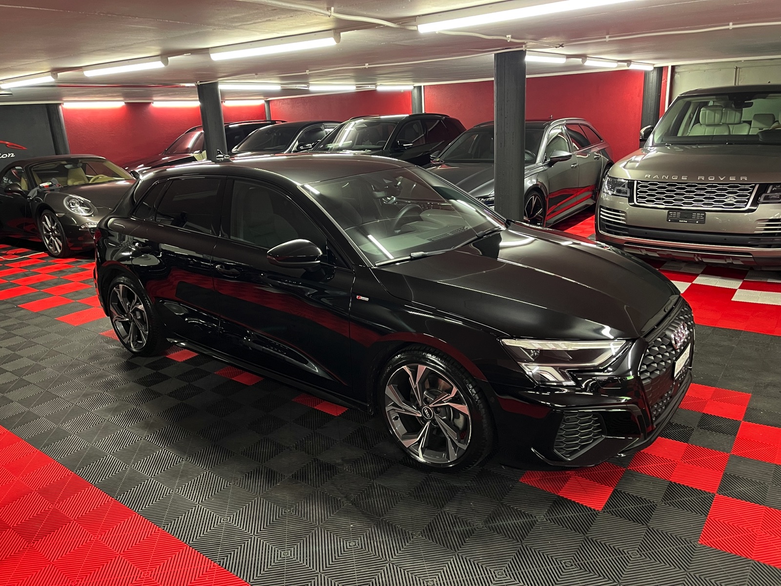 
								AUDI A3 Sportback 35 TFSI S line Attraction S-tronic en plein écran									