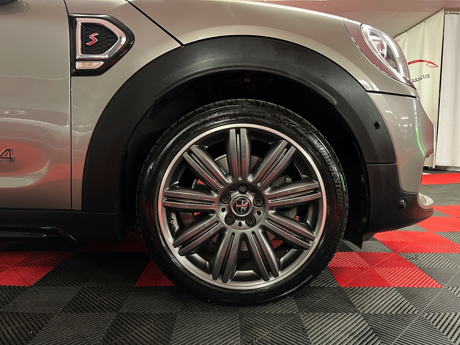 
								MINI Countryman Cooper S ALL4 Steptronic en plein écran									