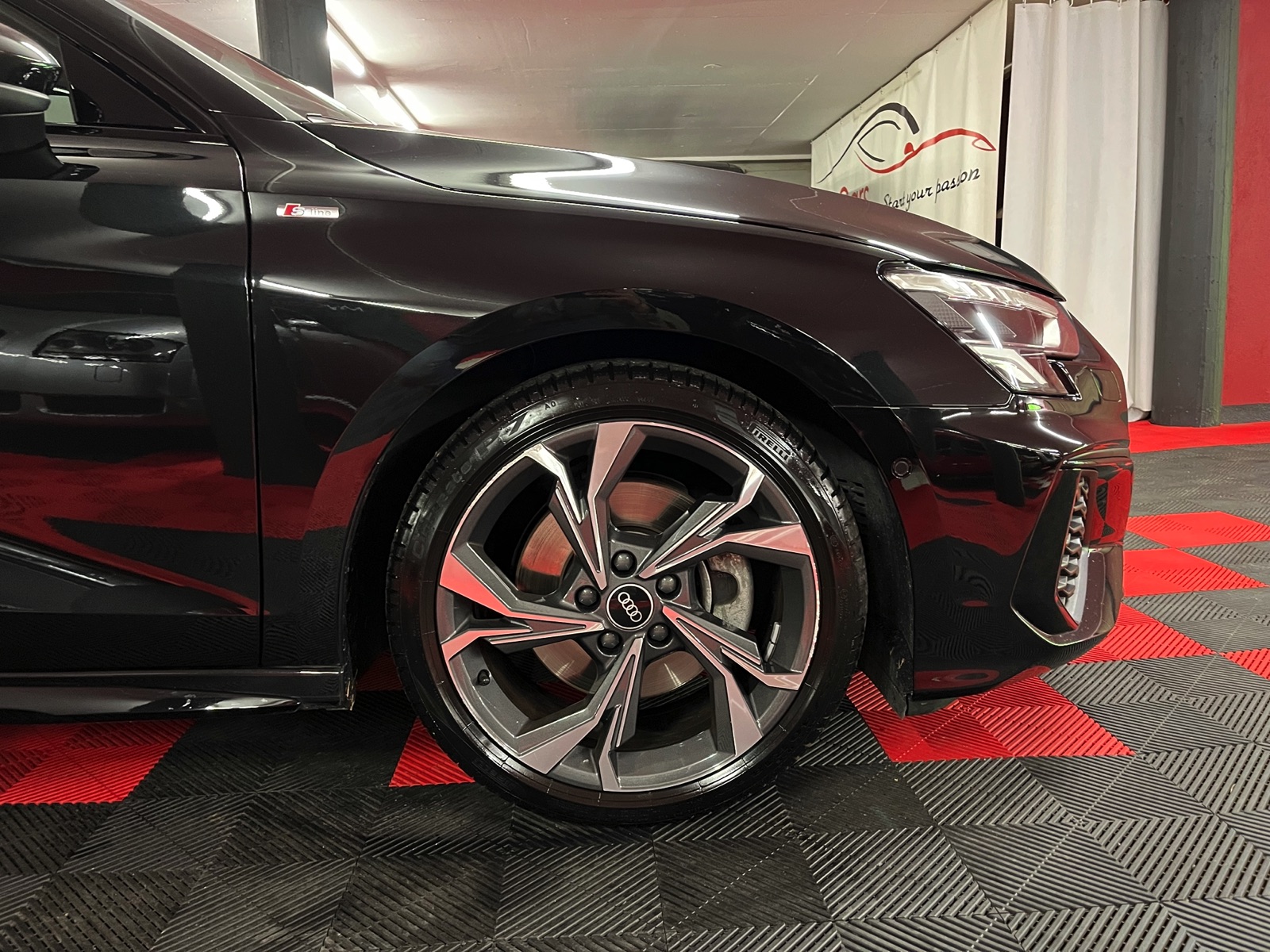 
								AUDI A3 Sportback 35 TFSI S line Attraction S-tronic en plein écran									