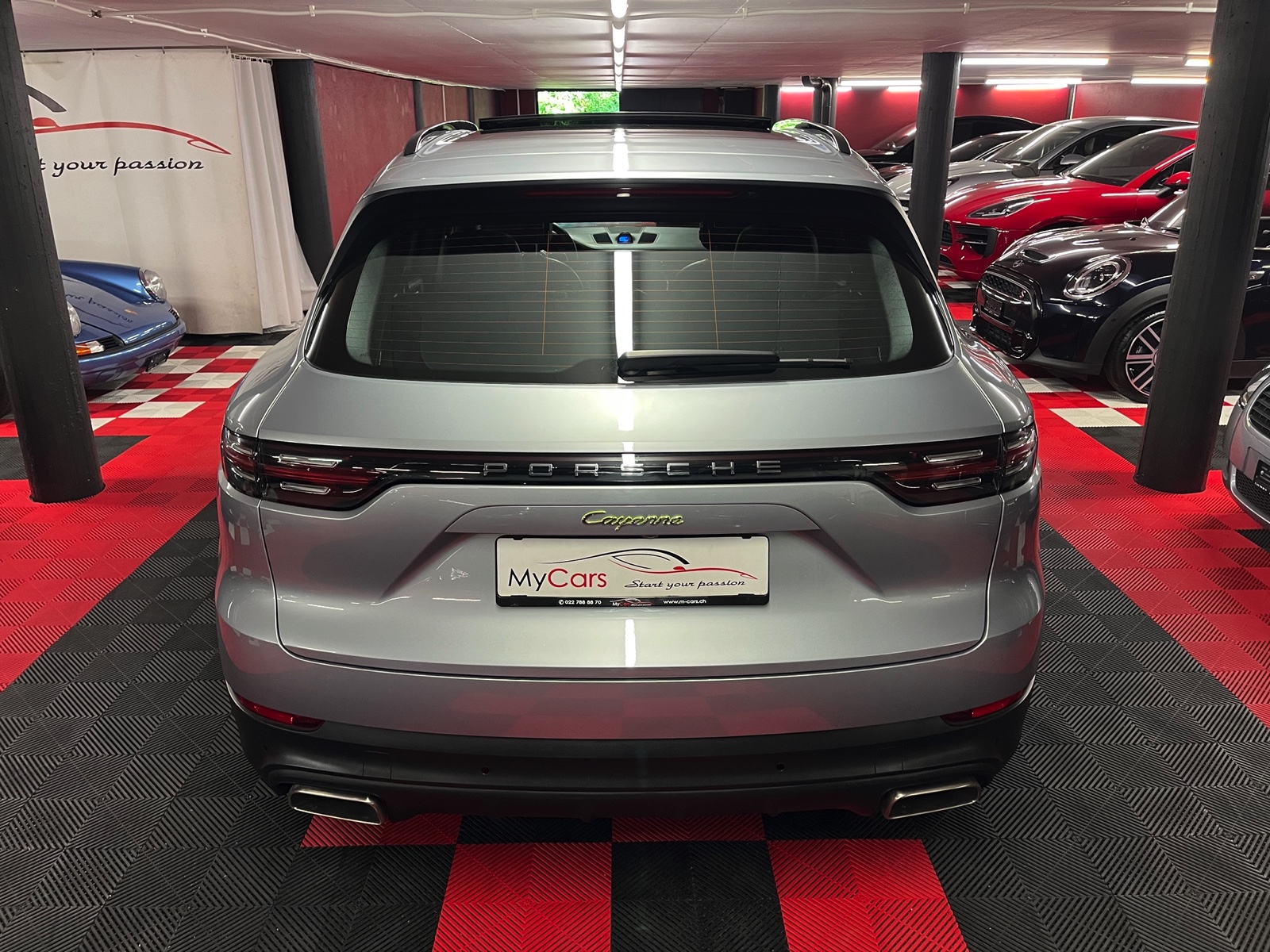 
								PORSCHE Cayenne E-Hybrid en plein écran									