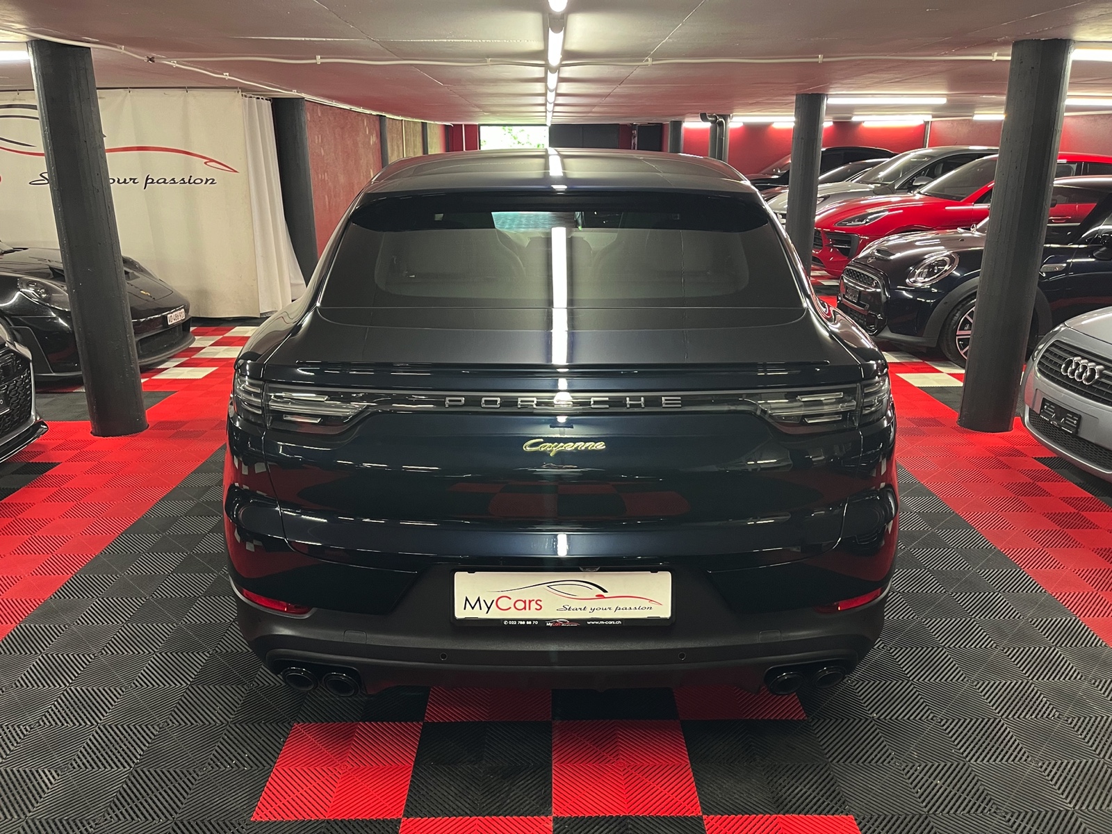 
								PORSCHE Cayenne Coupé E-Hybrid en plein écran									