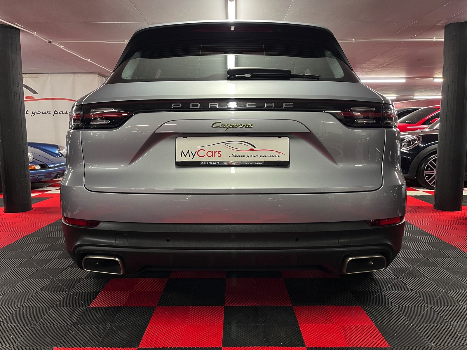 
								PORSCHE Cayenne E-Hybrid en plein écran									
