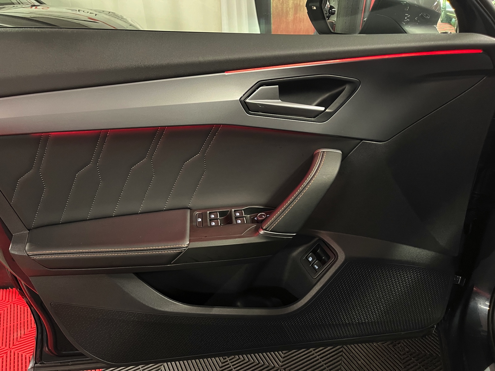 
								CUPRA Formentor 1.4 e-HYBRID pHEV VZ DSG en plein écran									