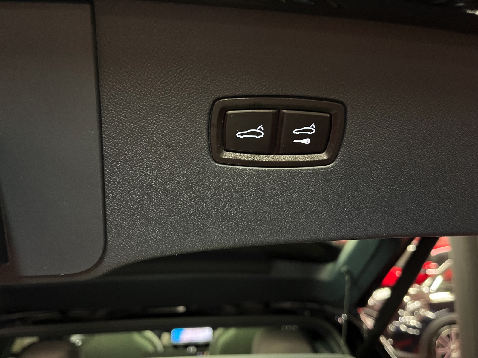 
								PORSCHE Cayenne Coupé E-Hybrid en plein écran									