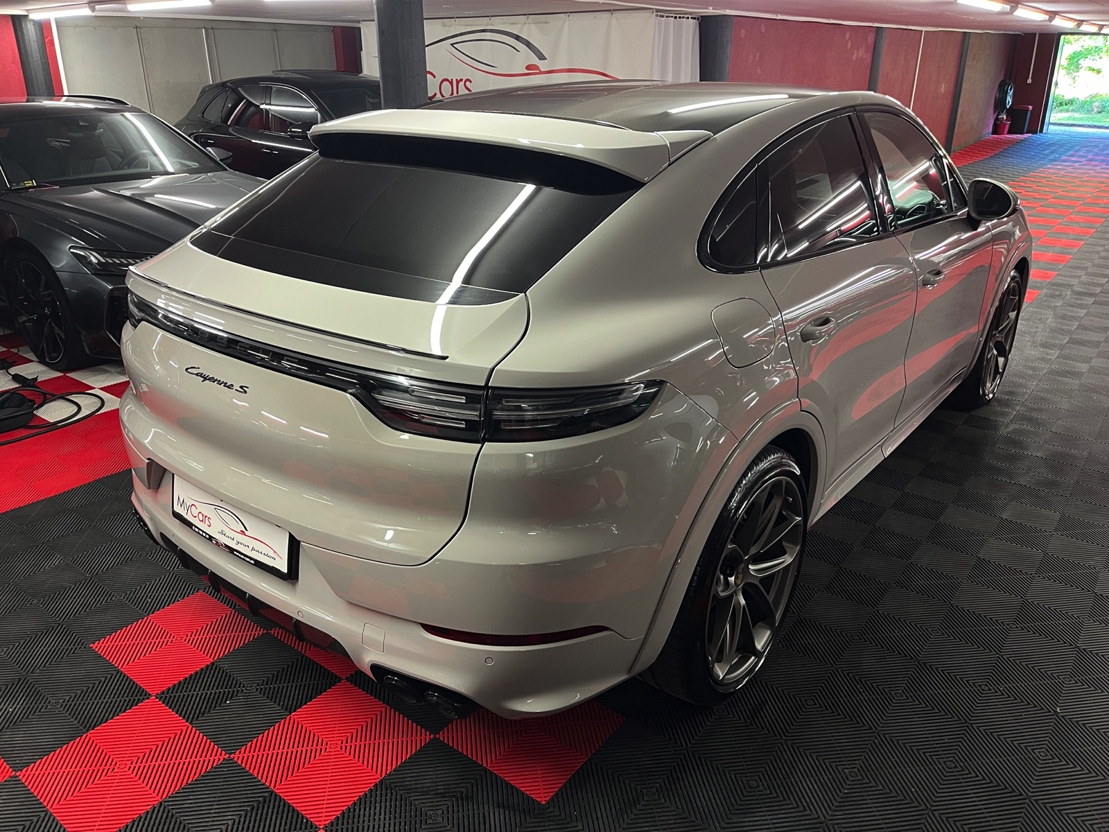 
								PORSCHE Cayenne S Coupé en plein écran									