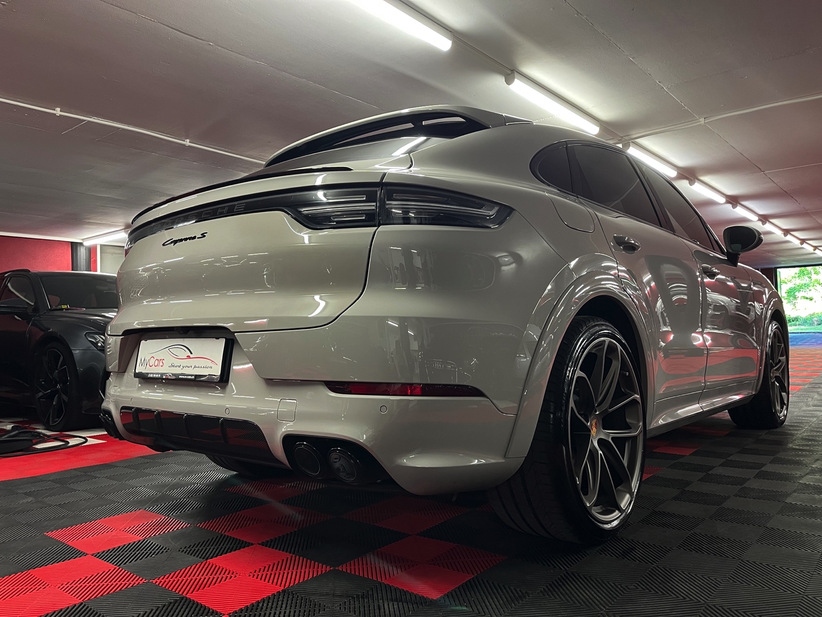 
								PORSCHE Cayenne S Coupé en plein écran									