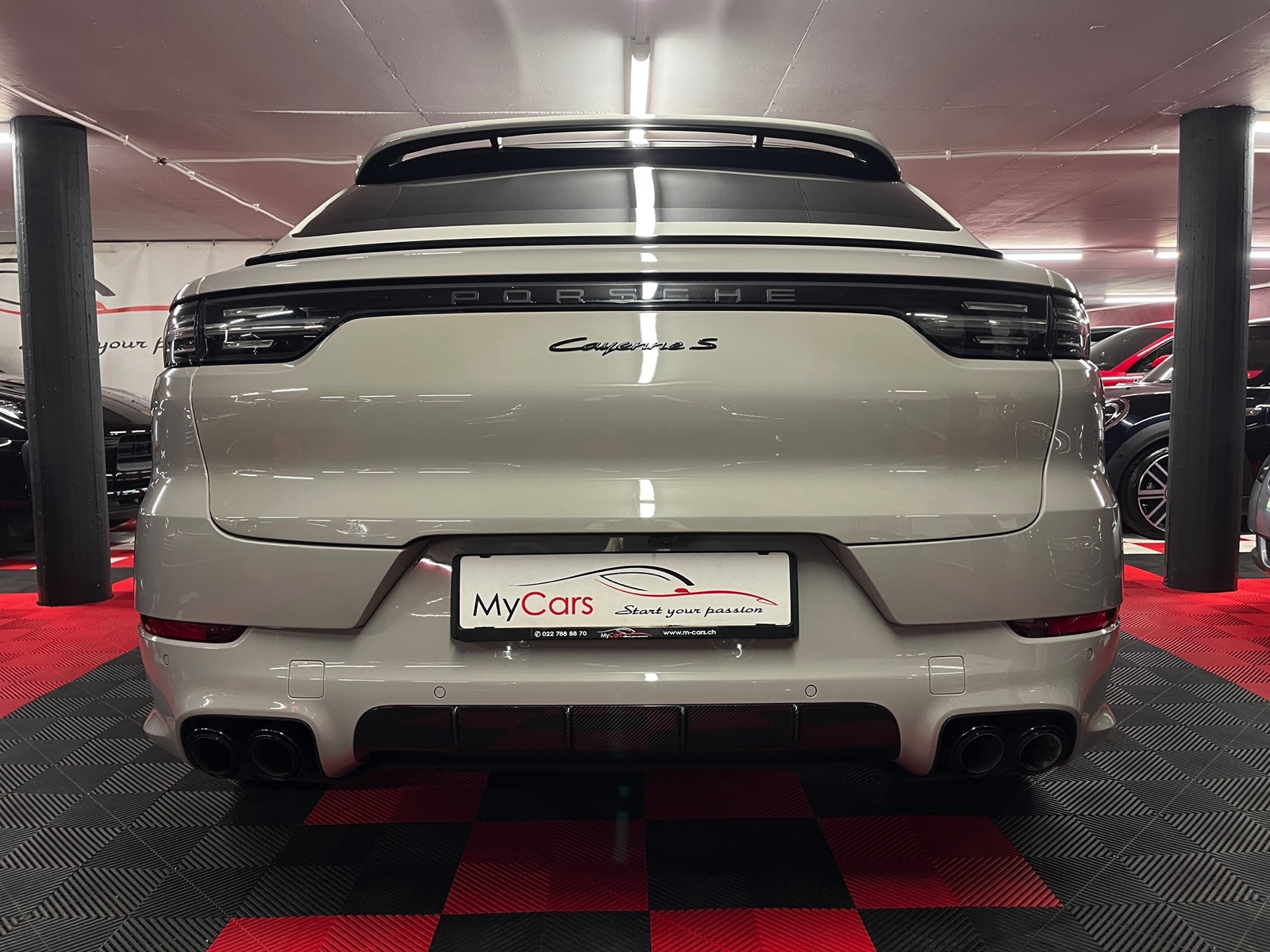 
								PORSCHE Cayenne S Coupé en plein écran									