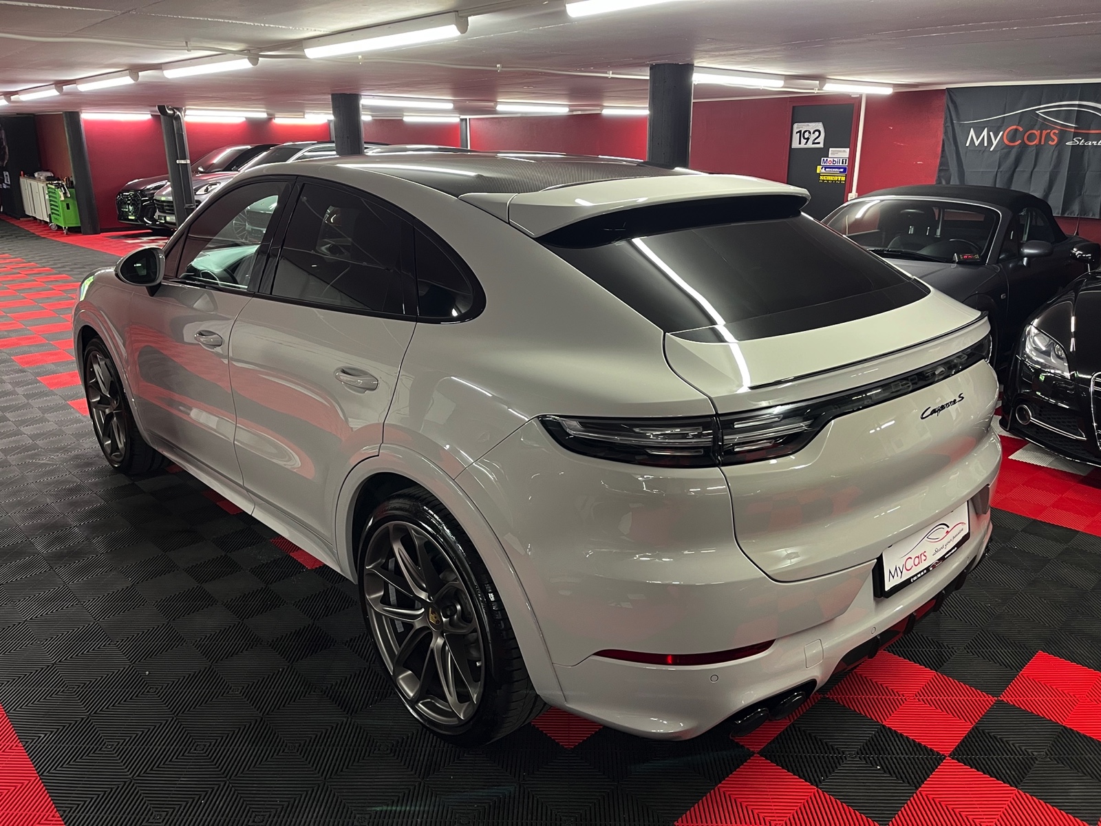
								PORSCHE Cayenne S Coupé en plein écran									