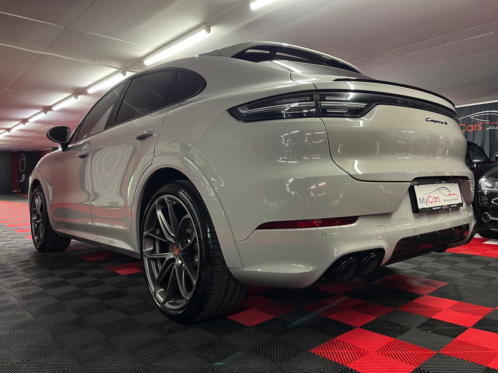 
								PORSCHE Cayenne S Coupé en plein écran									