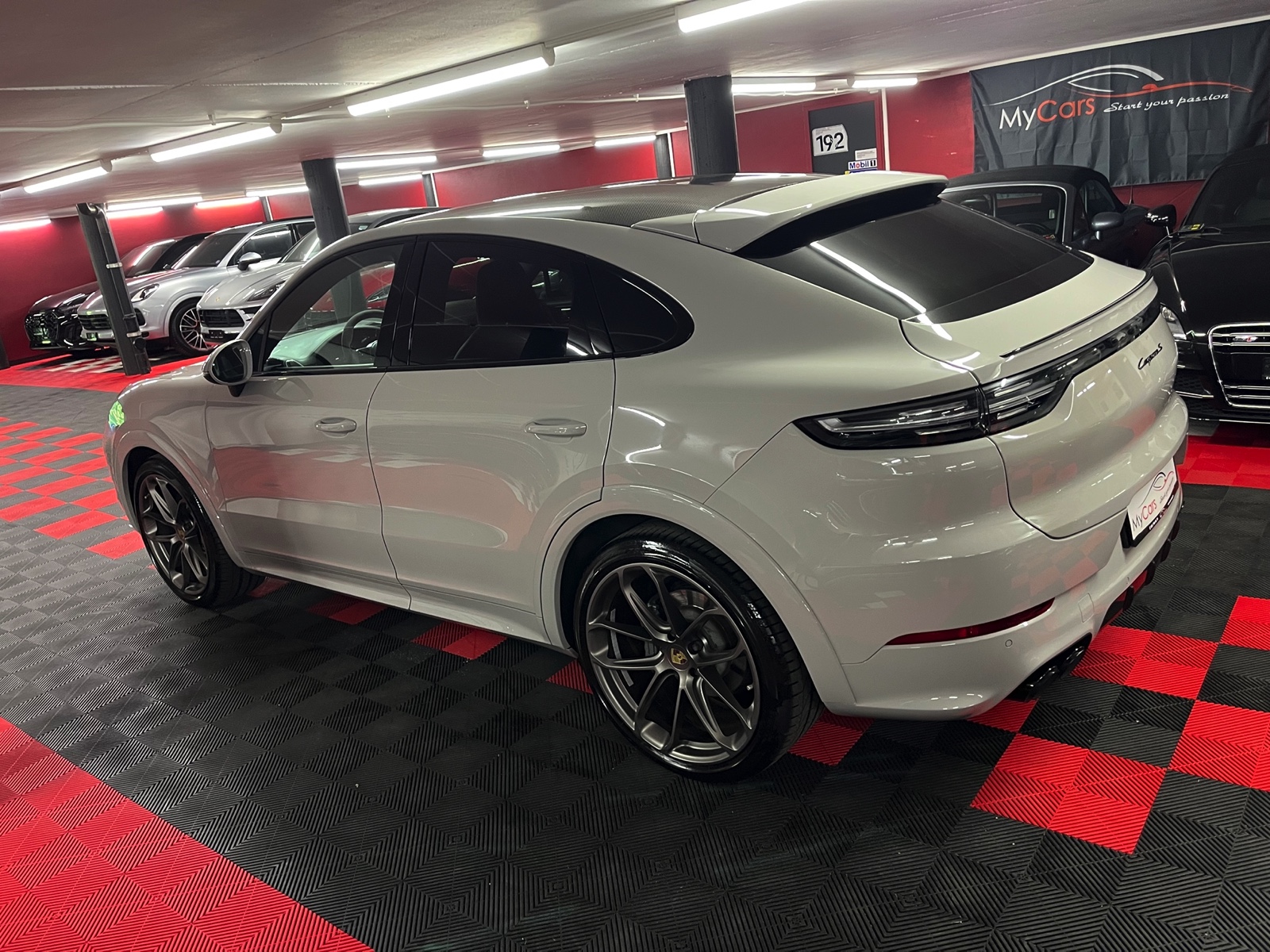 
								PORSCHE Cayenne S Coupé en plein écran									