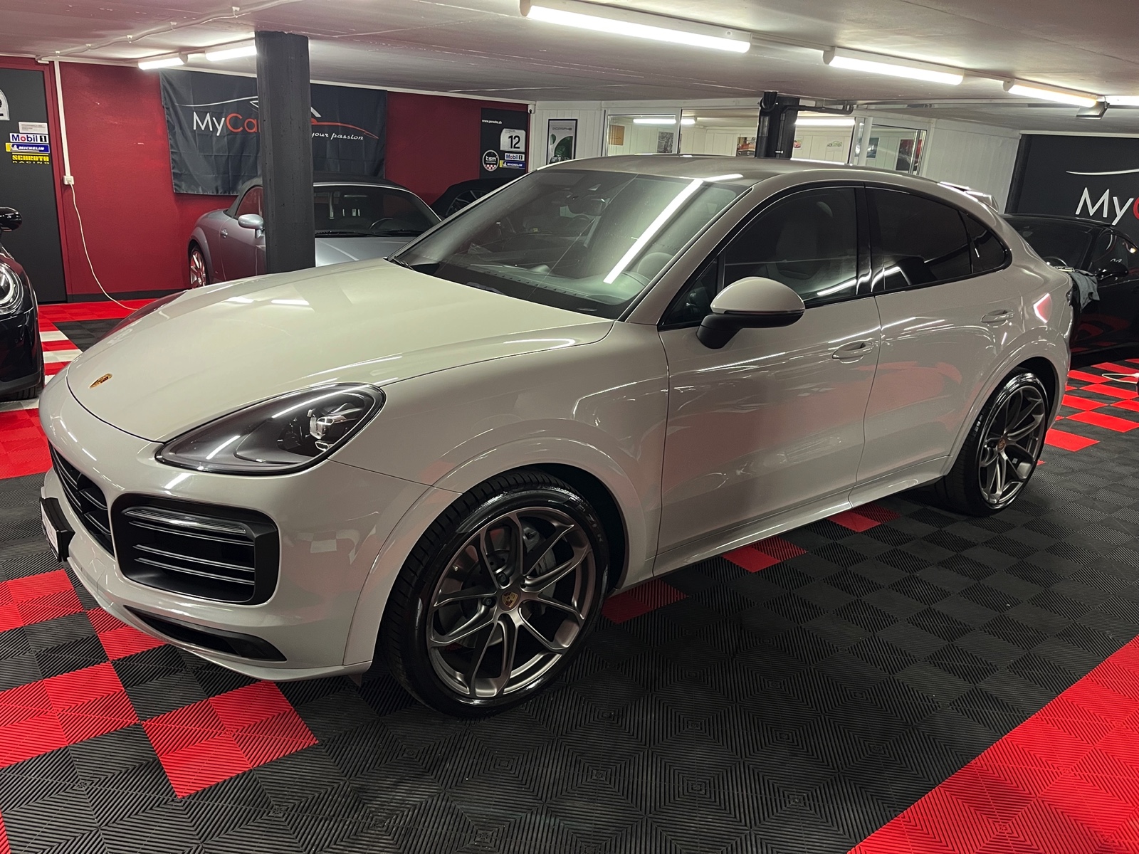 
								PORSCHE Cayenne S Coupé en plein écran									