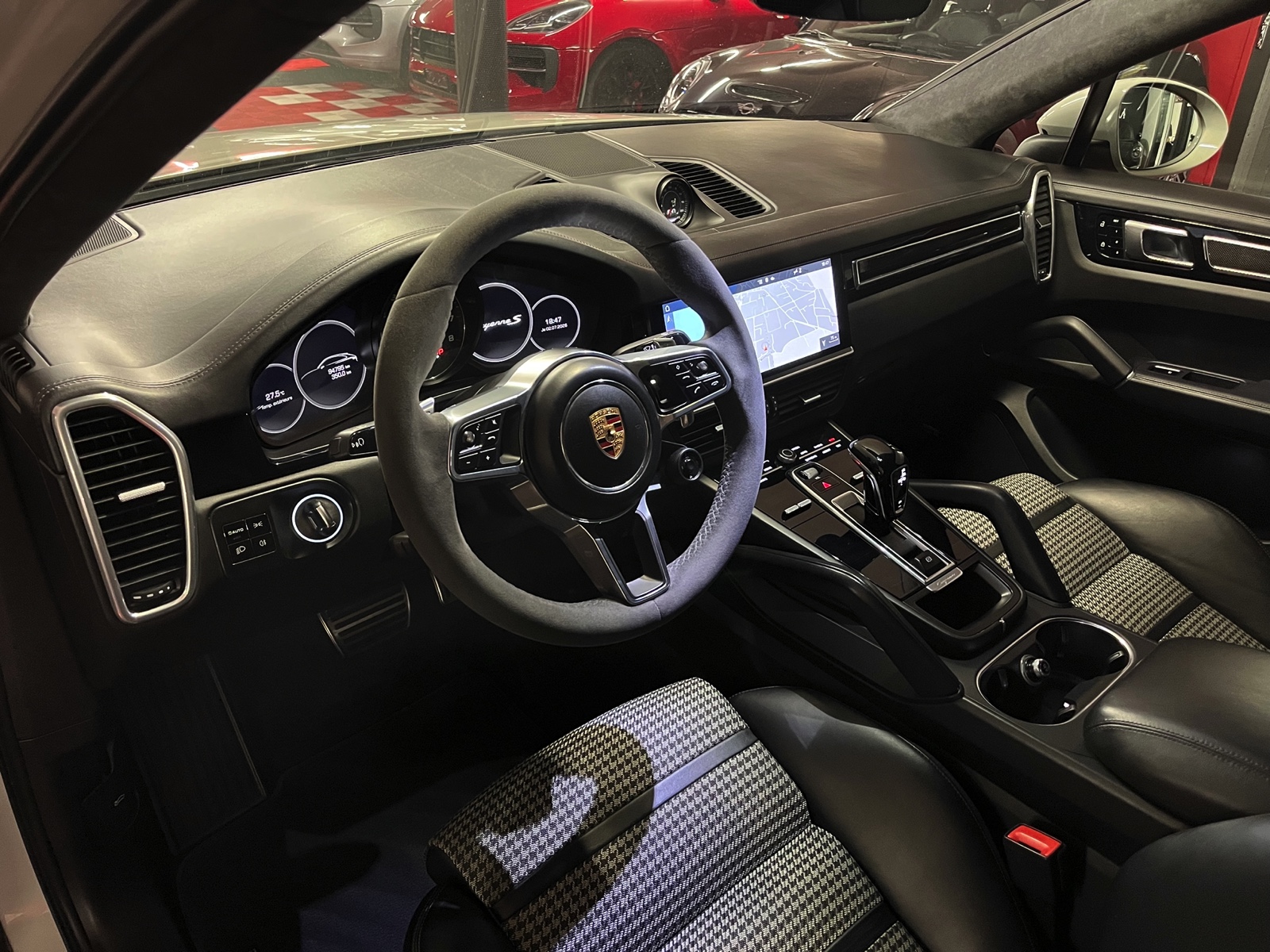 
								PORSCHE Cayenne S Coupé en plein écran									