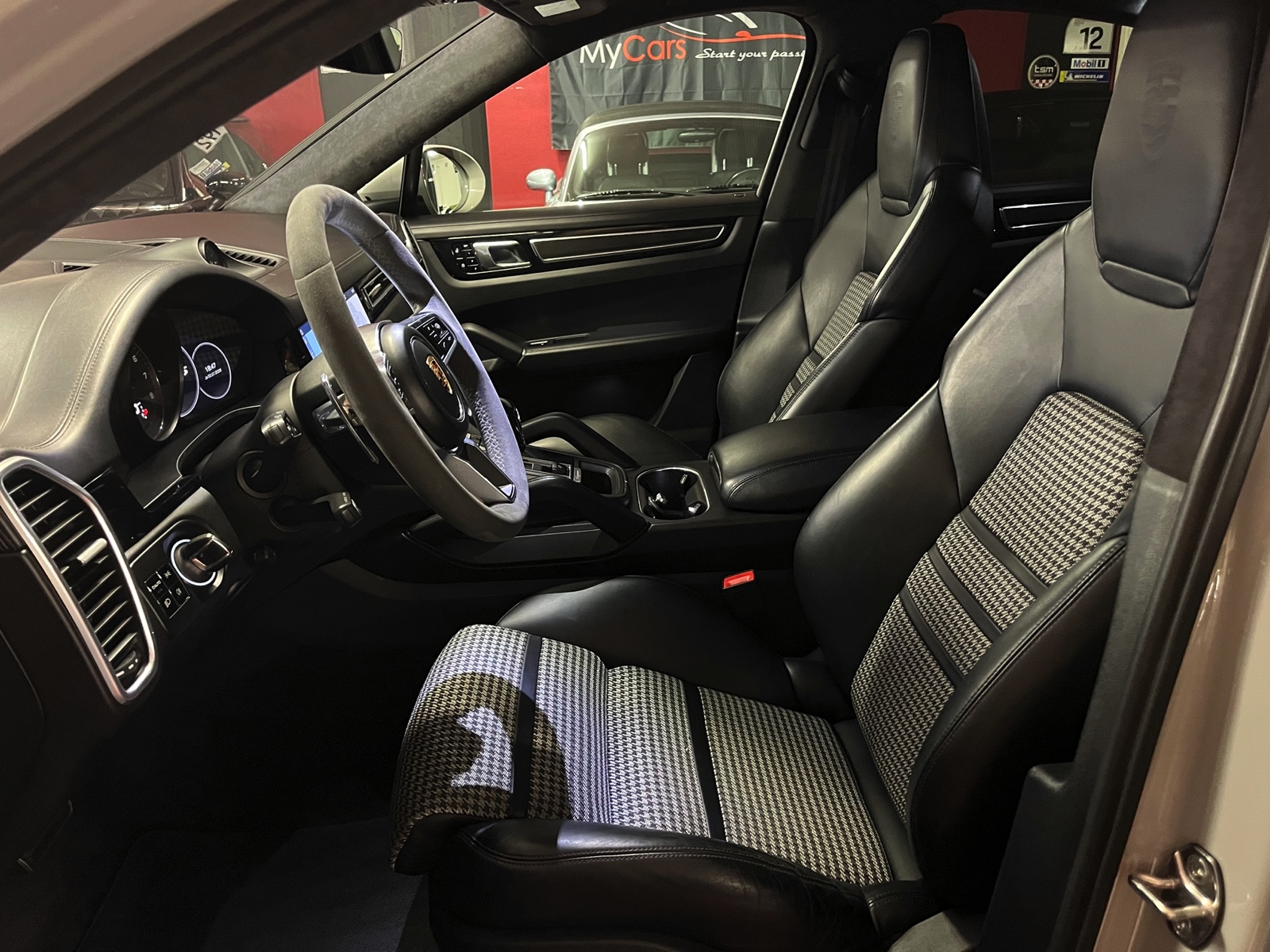 
								PORSCHE Cayenne S Coupé en plein écran									